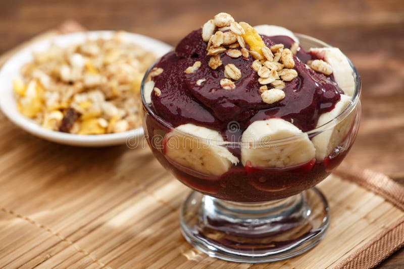 Acai-Frucht Amazonas in der Schüssel stockbilder Acai-Frucht Amazonas in der Schüssel stockbilder