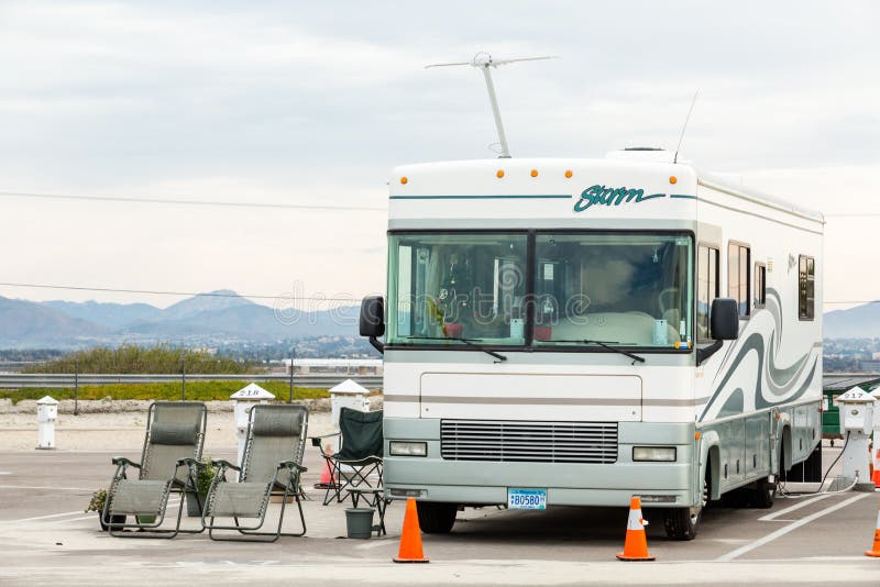 Campismo de autocaravana foto de stock royalty free