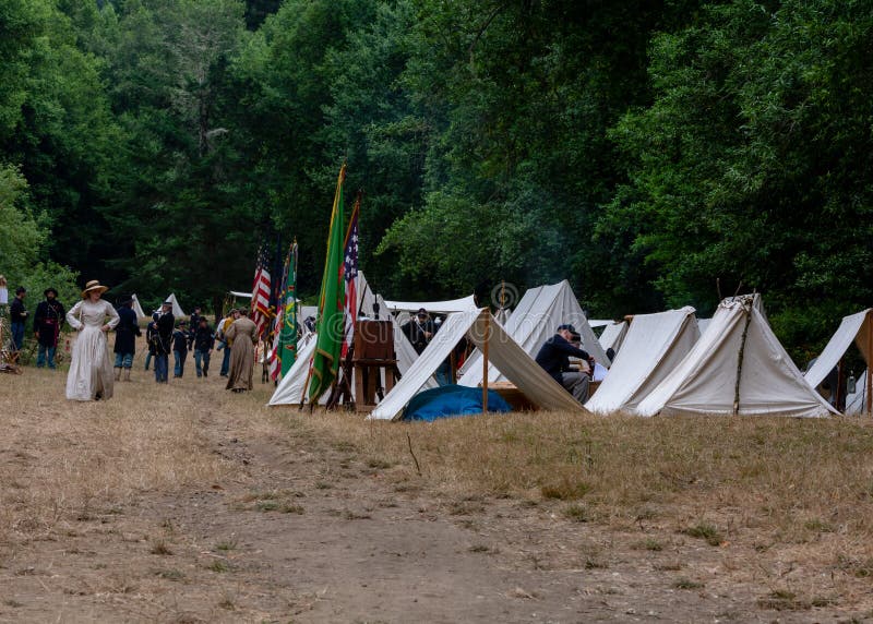 Acampamento em moinhos de Duncans, CA da união dos E.U. da guerra civil re-enactement, EUA imagens de stock Acampamento em moinhos de Duncans, CA da união dos E.U. da guerra civil re-enactement, EUA imagens de stock