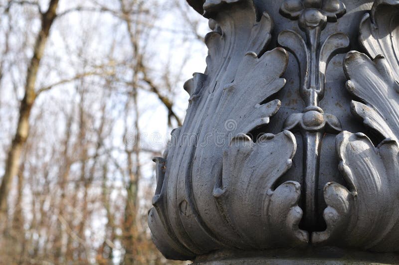 Acanthus leaf pattern at old street light