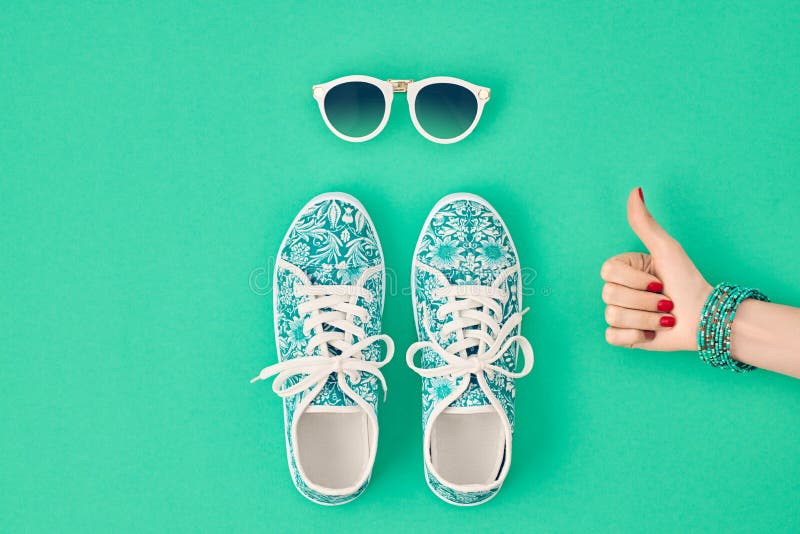 Accessori di modo messi attrezzatura Gesto giusto minimo immagini stock