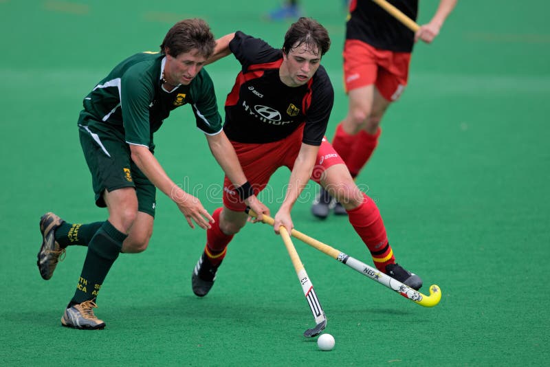 Acción del hockey de campo de los hombres imágenes de archivo libres de regalías Acción del hockey de campo de los hombres imágenes de archivo libres de regalías