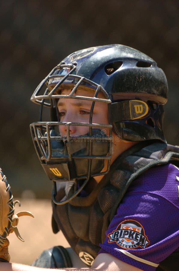 Acción del juego de béisbol de la liga pequeña fotos de archivo libres de regalías Acción del juego de béisbol de la liga pequeña fotos de archivo libres de regalías