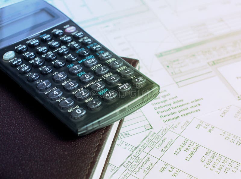 Simplificar Texto Na Tela Da Calculadora. Imagem de Stock - Imagem de atitude, simplicidade: 225874331