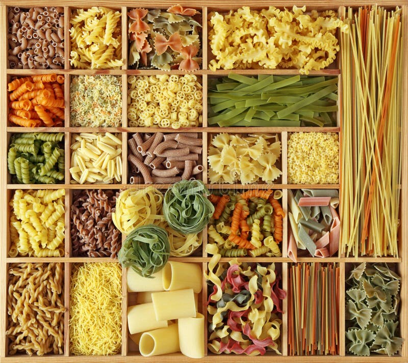 Pasta Italiana, Natura Morta Su Fondo Nero Fotografia Stock Immagine