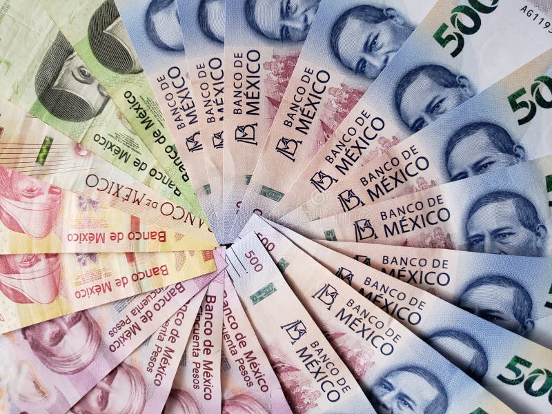  Acerqúese a Los Billetes De Banco Mexicanos Apilados En Diversas Denominaciones Que Forman Un Círculo, Un Fondo Y Una Textura Foto de archivo