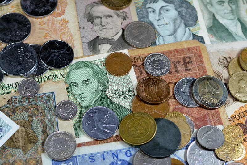 Achtergrond van oude bankbiljetten en munten voor contant geld uit verschillende landen van de wereld , selectieve focus van het o