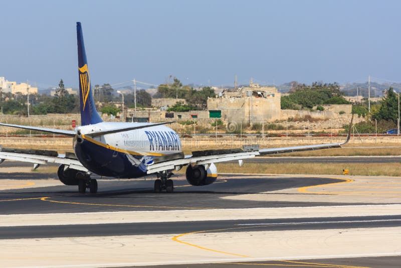 Achtermening van Ryanair Boeing 737 royalty-vrije stock fotografie Achtermening van Ryanair Boeing 737 royalty-vrije stock fotografie