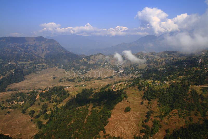 Acima das nuvens na cidade nepalesa de Nagarkot fotos de stock