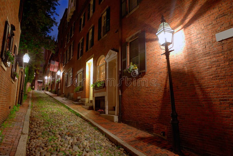 Acorn Street Beacon Hill Paralelepípedos Boston Em Massachusetts EUA Foto  Royalty Free, Gravuras, Imagens e Banco de fotografias. Image 38744491