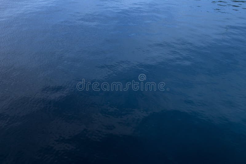 Acqua blu profonda fotografia stock Acqua blu profonda fotografia stock