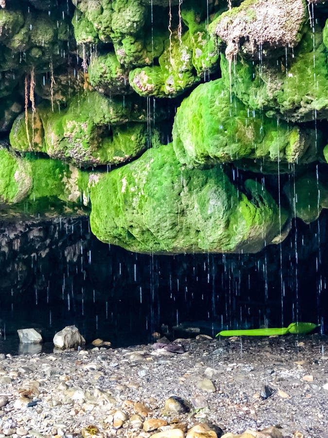Acqua che cade dai ponti naturali immagine stock Acqua che cade dai ponti naturali immagine stock