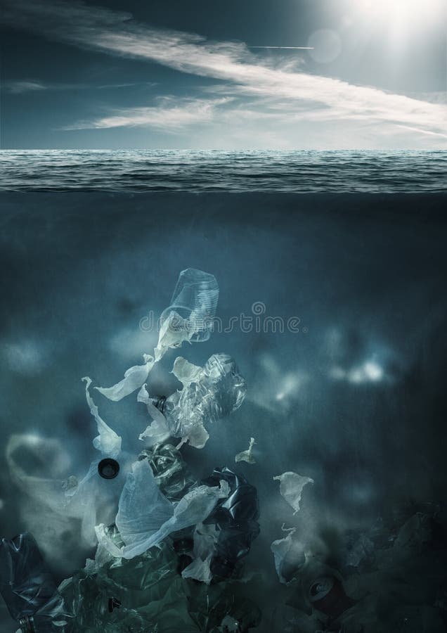 Acqua di plastica dell'oceano di inquinamento del rifiuto tossico fotografie stock Acqua di plastica dell'oceano di inquinamento del rifiuto tossico fotografie stock