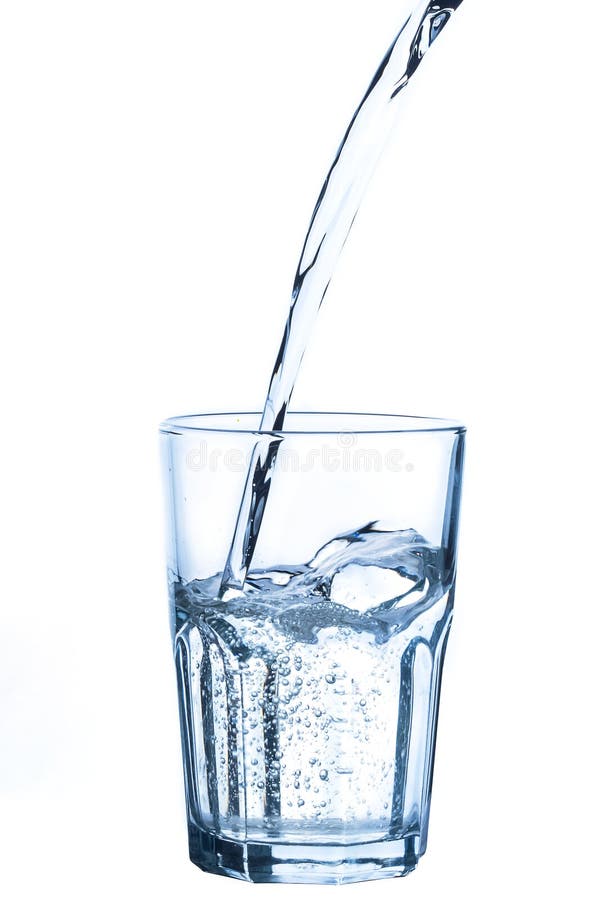 Acqua di versamento in vetro fotografia stock libera da diritti Acqua di versamento in vetro fotografia stock libera da diritti
