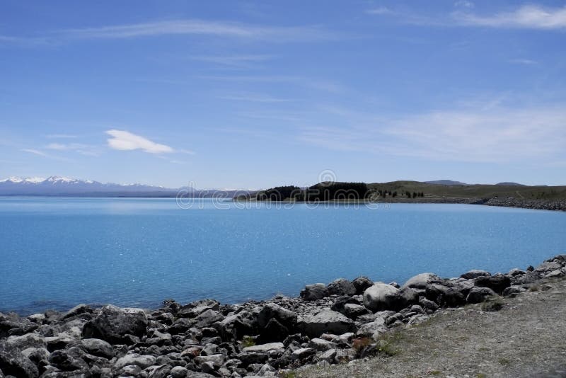 Acqua fredda alpina del lago calmo Spectacular: Lago Tekapo new Zealand fotografia stock Acqua fredda alpina del lago calmo Spectacular: Lago Tekapo new Zealand fotografia stock