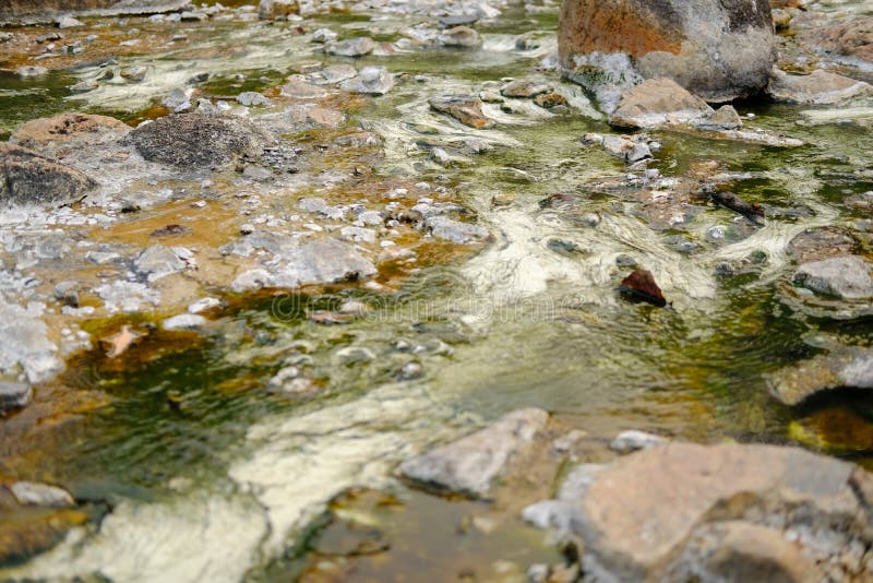 acqua minerale geotermica della sorgente di acqua calda immagini stock acqua minerale geotermica della sorgente di acqua calda immagini stock