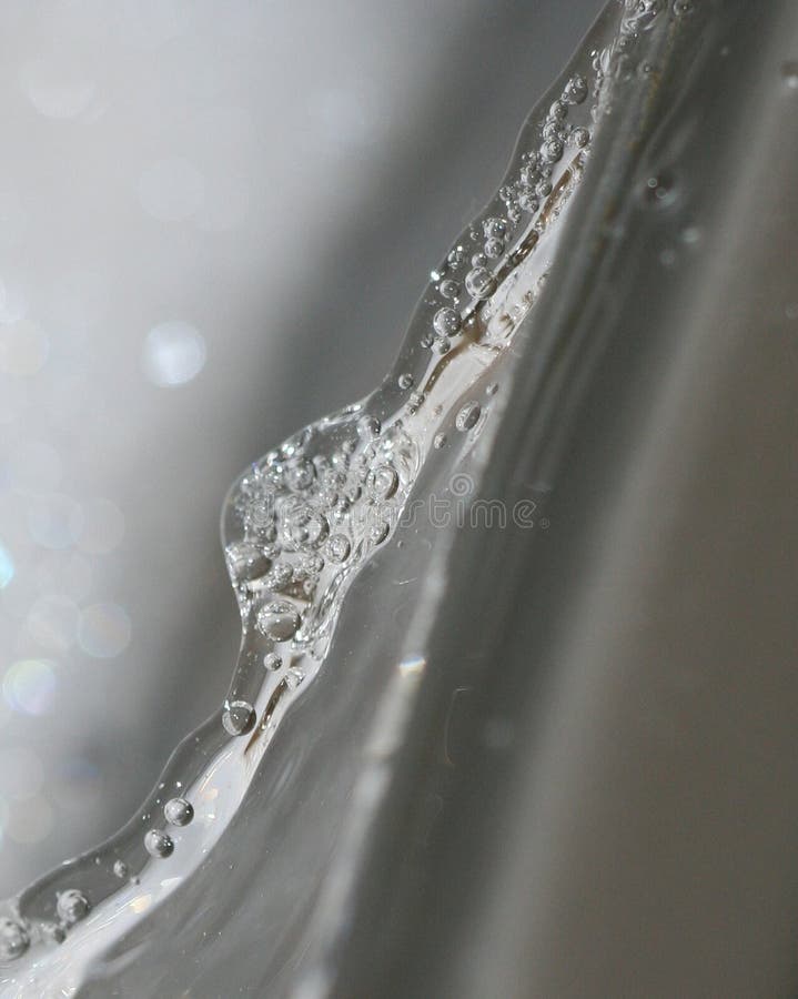 Acqua Overlowing immagine stock libera da diritti Acqua Overlowing immagine stock libera da diritti