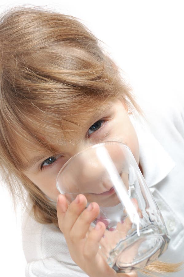 Acqua potabile del bambino immagini stock Acqua potabile del bambino immagini stock