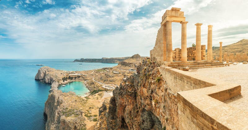 Acropolis de lindos. antiga arquitetura da grécia. destinos de viagem da ilha de rhodes