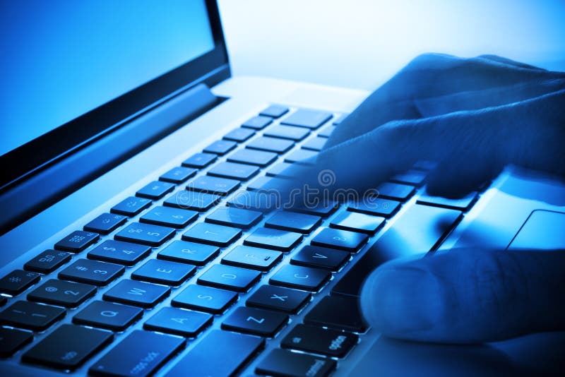 Activitate informatică tastatură manuală royalty free stock photos