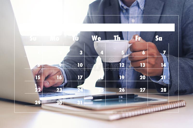 Activité d'ordre du jour sur l'homme d'affaires de conputer faisant l'ordre du jour Informati photos libres de droits Activité d'ordre du jour sur l'homme d'affaires de conputer faisant l'ordre du jour Informati photos libres de droits