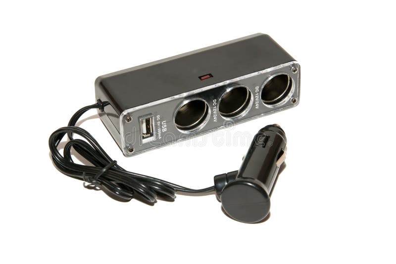 Adapter voor het laden van USB-apparaten van autoaansteker royalty-vrije stock afbeelding Adapter voor het laden van USB-apparaten van autoaansteker royalty-vrije stock afbeelding