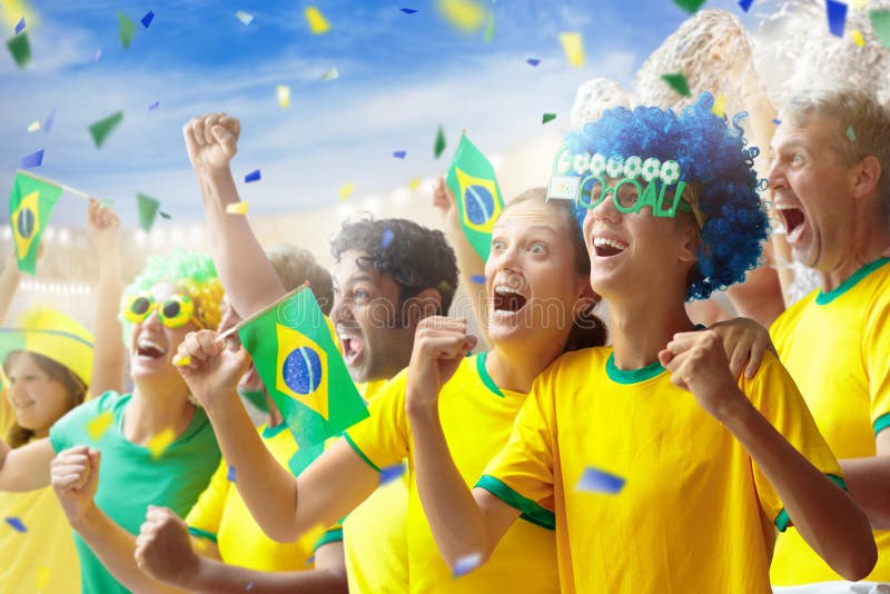 Crianças Do Fan De Futebol De Brasil Futebol Do Jogo De Crianças Imagem de Stock - Imagem de brasileiro, esfera: 120460495