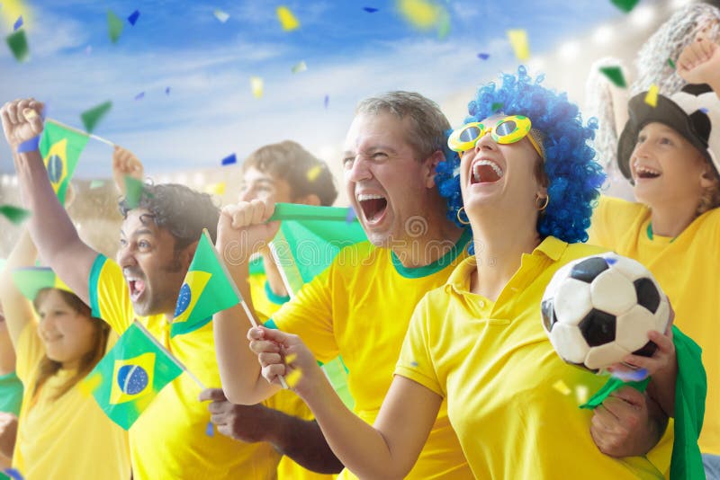 Crianças Do Fan De Futebol De Brasil Futebol Do Jogo De Crianças Imagem de  Stock - Imagem de brasileiro, esfera: 120460495