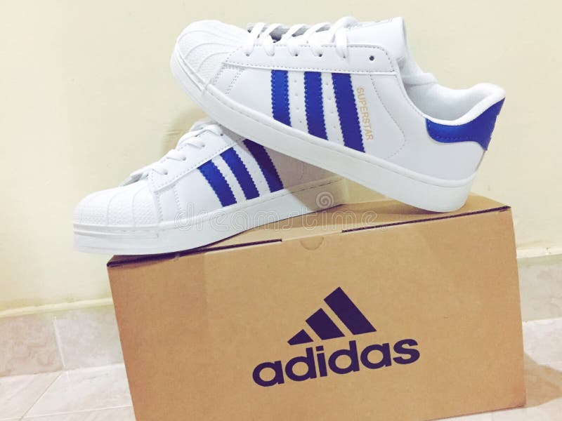 adidas blue stripe shoes