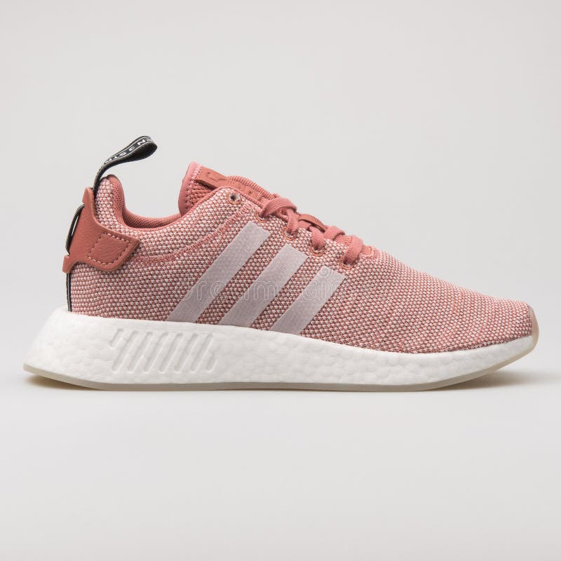 Rige romersk lanthan Adidas NMD R2 pink sneaker editorial image. Image of background - 179838770