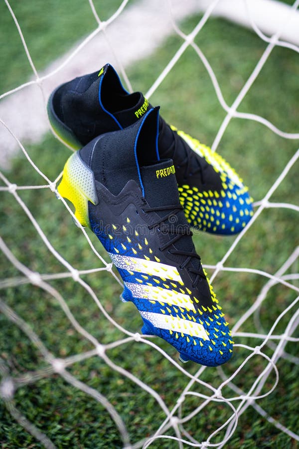 graan weggooien schattig Adidas Predator Freak Nieuwe Voetbalschoenen in 2021. Redactionele Stock  Foto - Image of krachtig, prestaties: 209656298