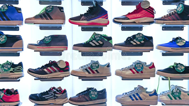 Adidas Divierte La De Zapatos Fotografía editorial - Imagen de ocasional: 44965727