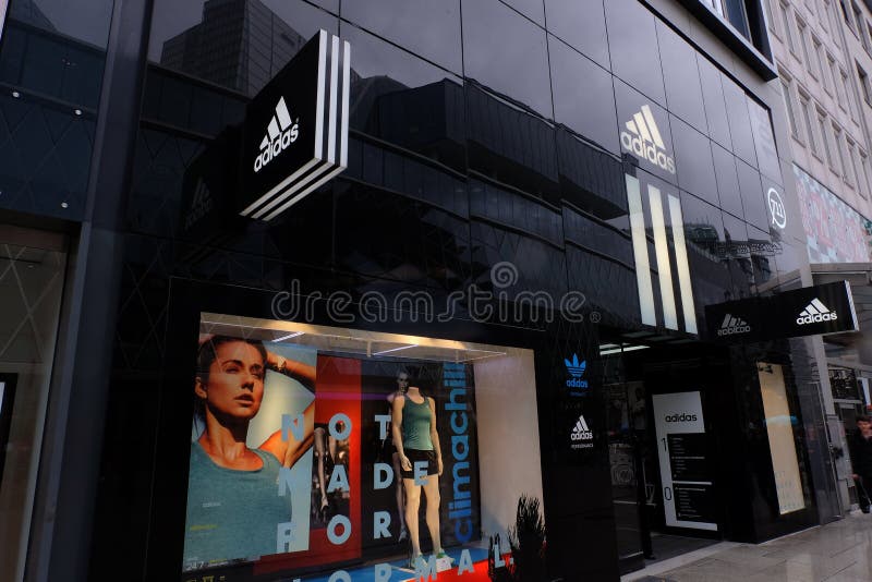 igualdad Permanentemente Faial Adidas Shop Logo in Frankfurt Editorial Stock Image - Image of design,  economy: 147658399
