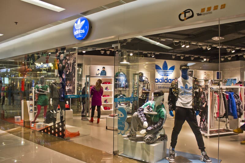 gå ind Skære af Sprout Adidas Sports Retail Boutique Editorial Stock Photo - Image of concept,  game: 37497548