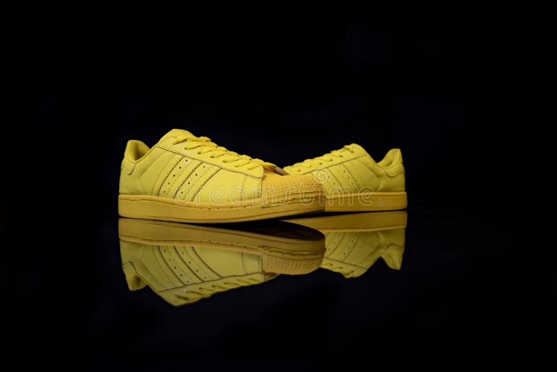 rustig aan getuigenis lood adidas superstar pharrell williams yellow