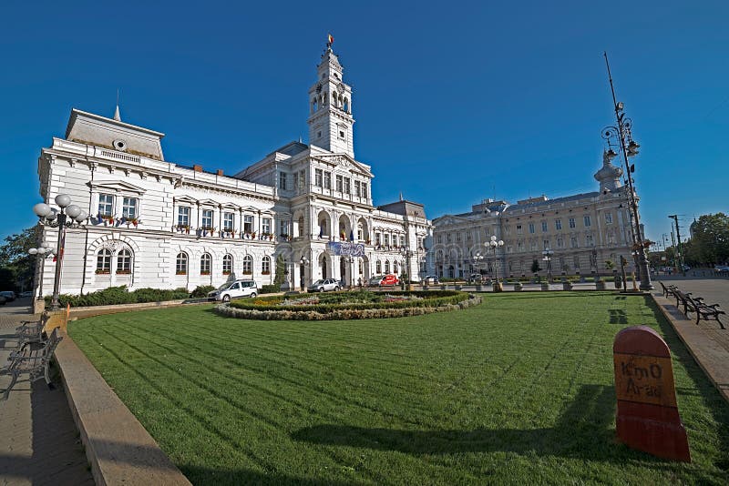 Administrativ slott från Arad, Rumänien columned korridor hungary för byggnadsstad arkivbilder Administrativ slott från Arad, Rumänien columned korridor hungary för byggnadsstad arkivbilder