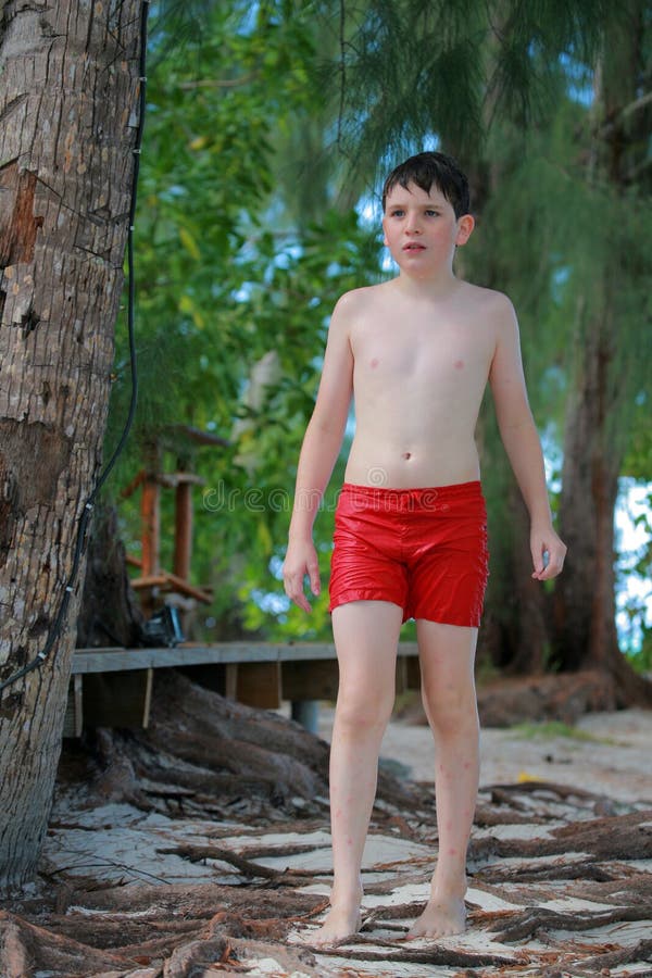 Adolescent sur la plage image libre de droits Adolescent sur la plage image libre de droits