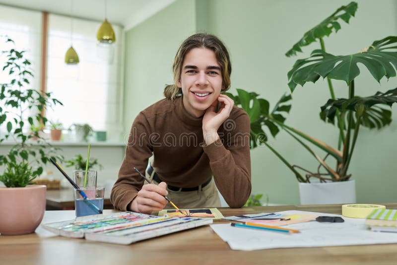 Adolescente E Garota Cozinhando Panquecas No Fogão Da Cozinha Juntos Foto  de Stock - Imagem de sorrir, aprendizagem: 215278464