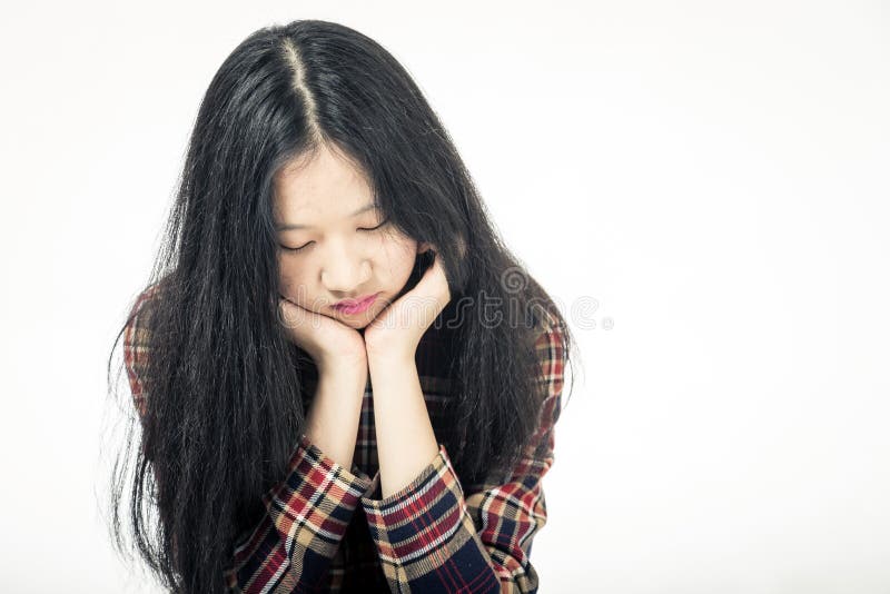Adolescente asiatico triste con la testa in mani immagine stock libera da diritti Adolescente asiatico triste con la testa in mani immagine stock libera da diritti