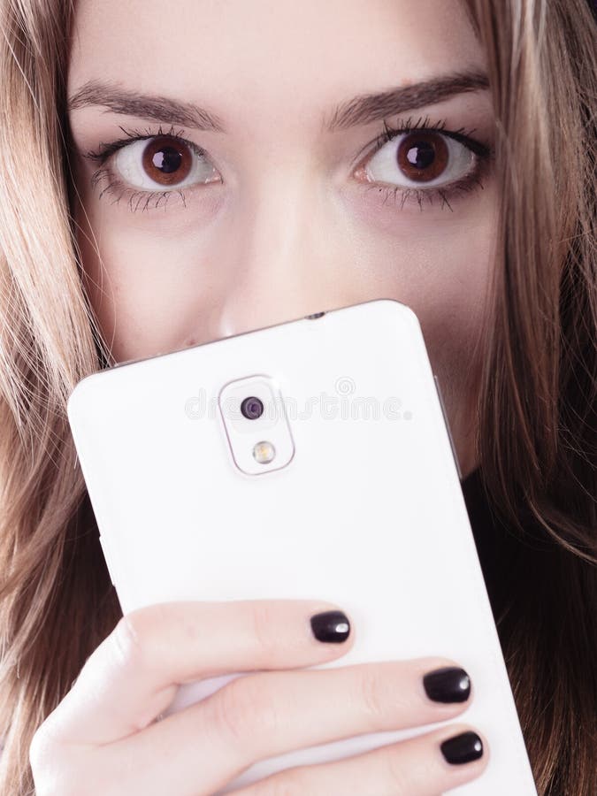 Adolescente con il telefono mobile fotografia stock Adolescente con il telefono mobile fotografia stock