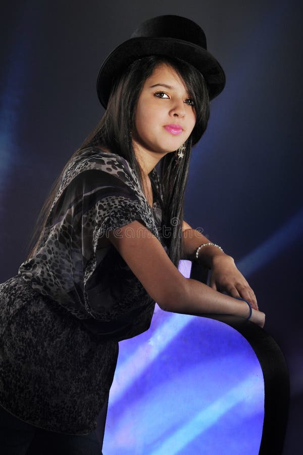 Adolescente Bonita de Chapéu-Coco fotos de stock royalty free