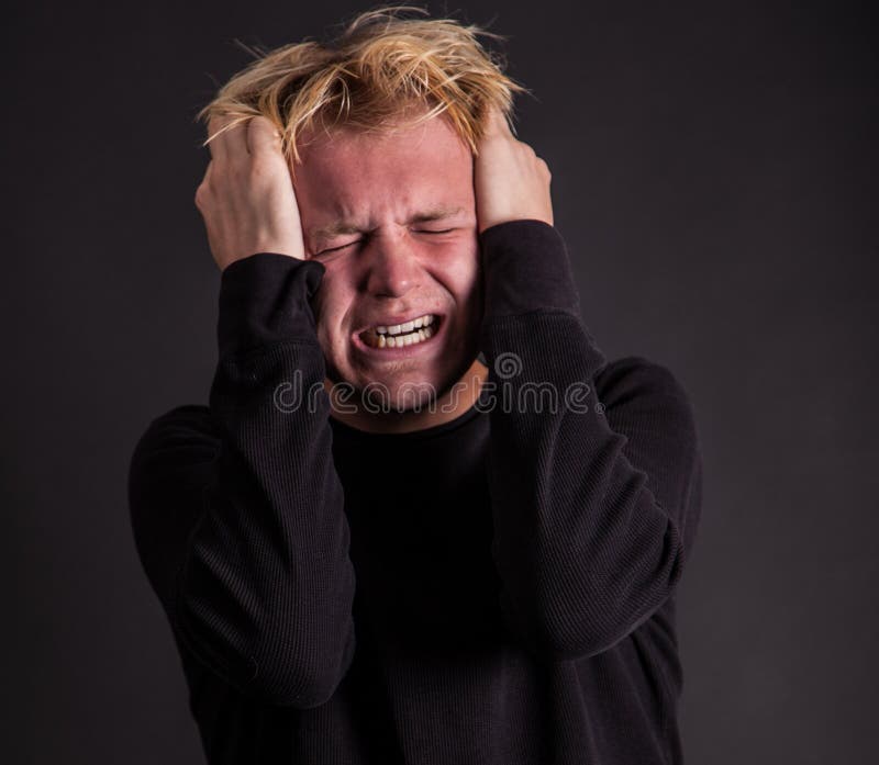 Adolescente masculino para fora forçado fotos de stock royalty free Adolescente masculino para fora forçado fotos de stock royalty free