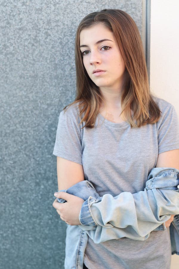 Adolescente pensativo com natural claro imagem de stock Adolescente pensativo com natural claro imagem de stock