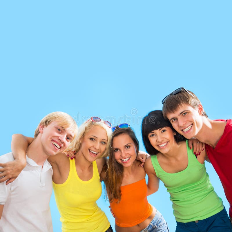 Are teenagers happy. Счастливые подростки голубое. Счастливые подростки картинки. Счастливые подростки 14 лет на белом фоне. Радостные подростки в кругу.