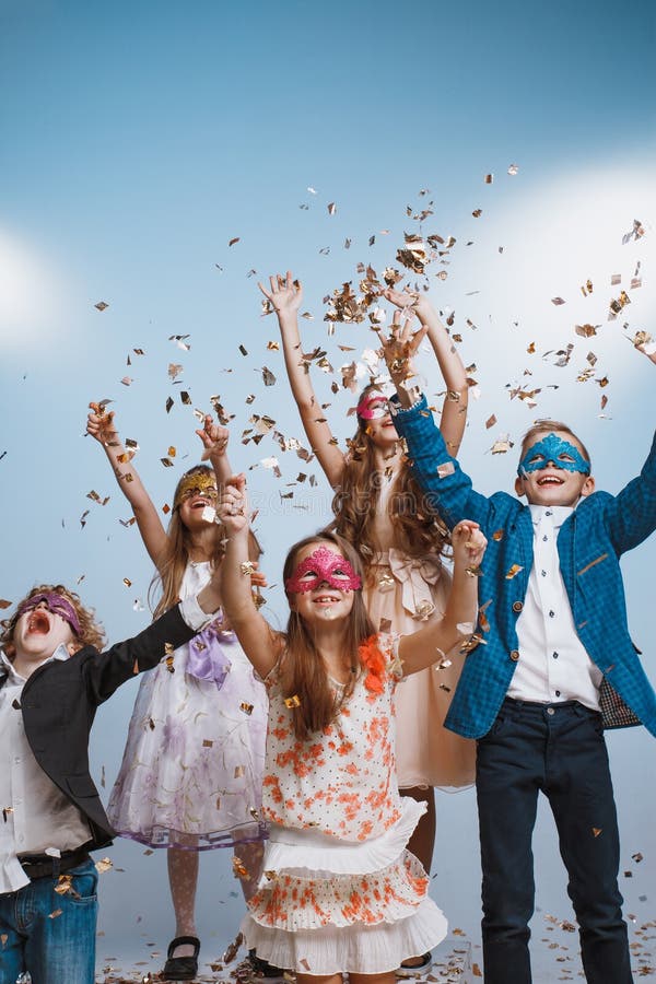 Children playing festival games hi-res stock photography and images - Alamy