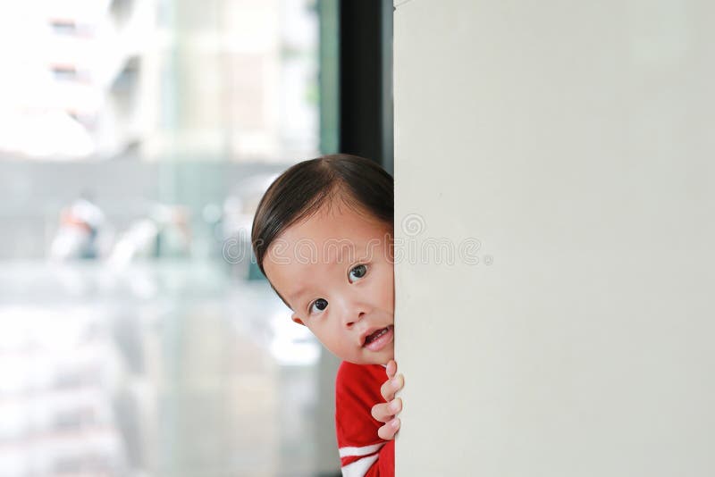 Hide and seek game hi-res stock photography and images - Alamy