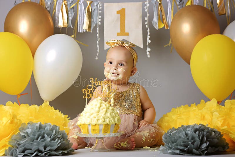 Adorable little girl with birthday cake stock photography Adorable little girl with birthday cake stock photography