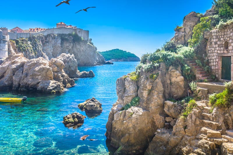 Adriatische Bucht in Dubrovnik, Kroatien lizenzfreie stockbilder Adriatische Bucht in Dubrovnik, Kroatien lizenzfreie stockbilder