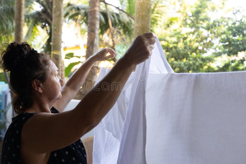 https://thumbs.dreamstime.com/b/adult-woman-housewife-hangs-washed-bleached-linen-balcony-natural-detergents-laundry-bleachers-adult-woman-housewife-hangs-301801436.jpg