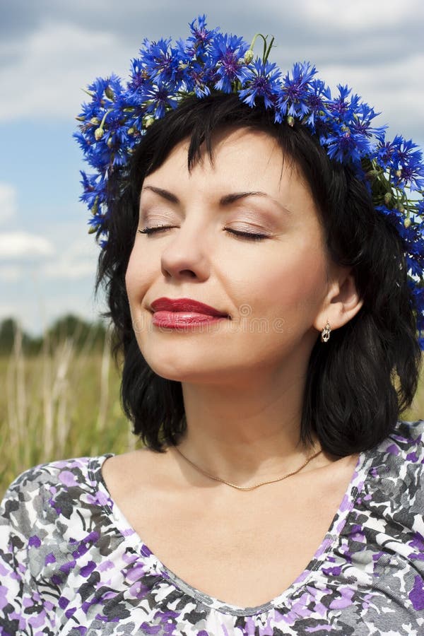 Adult woman resting on a green field